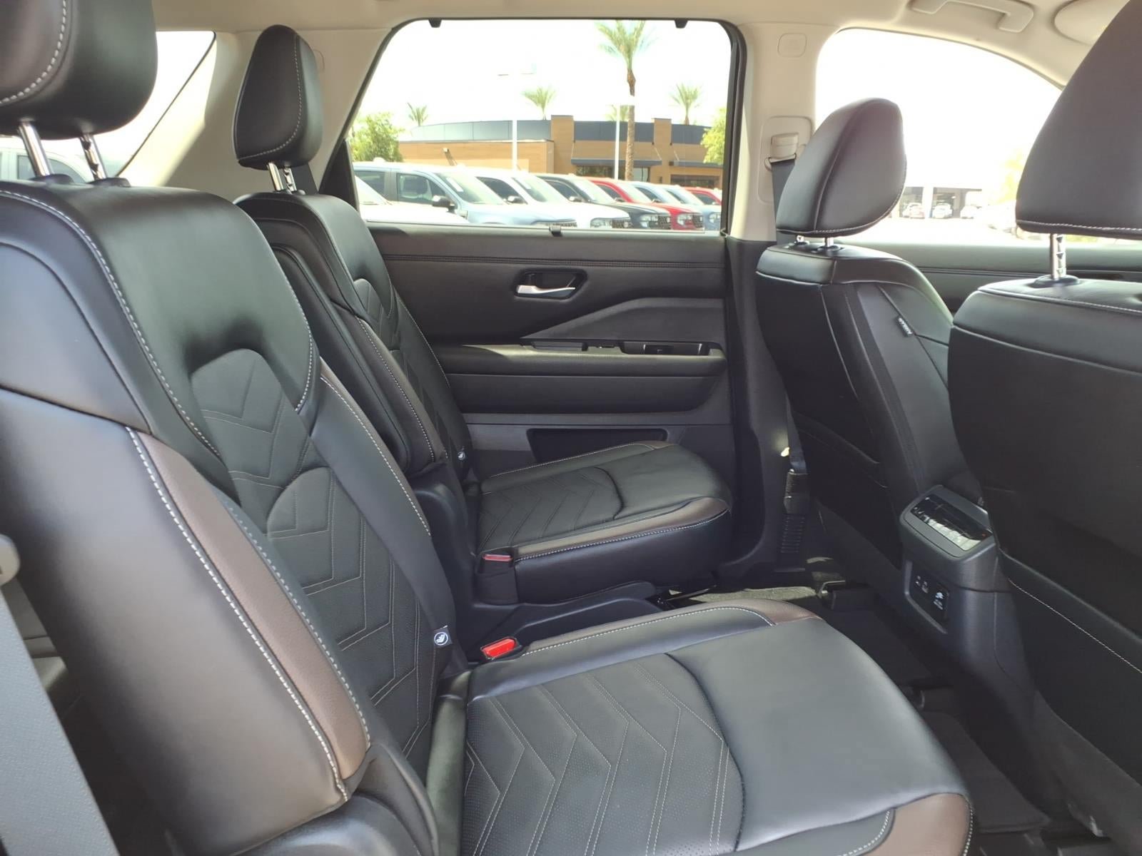 Used 2024 Nissan Pathfinder Platinum AWD/4WD image 14