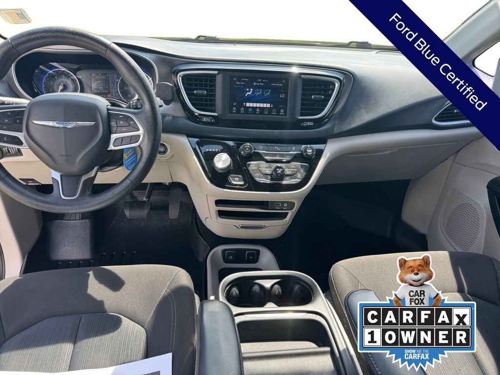Used 2020 Chrysler Pacifica Touring FWD image 14