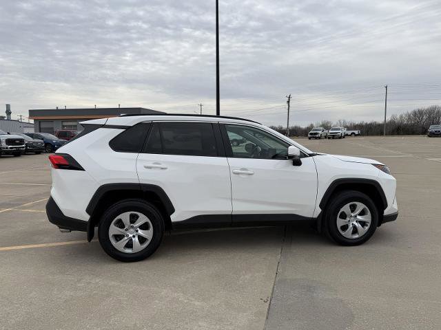 Used 2021 Toyota RAV4 LE image 10