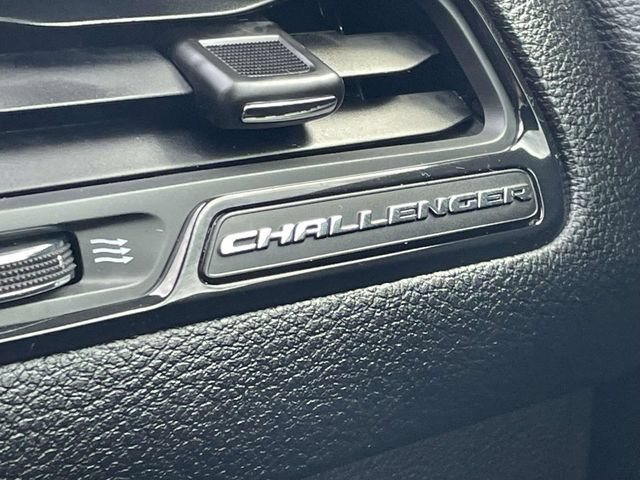 Used 2020 Dodge Challenger SXT RWD image 31
