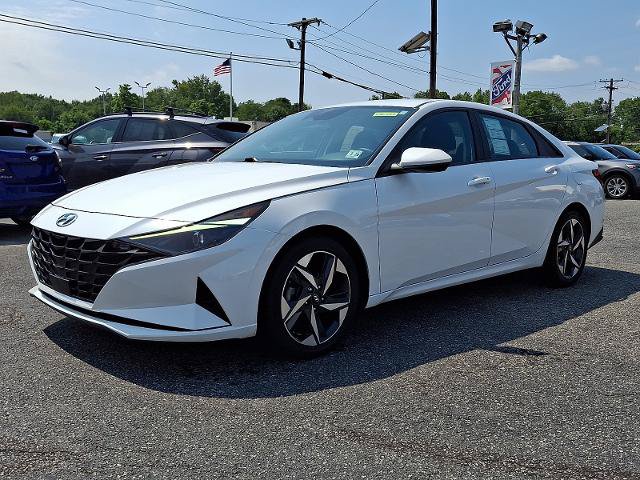 Used 2023 Hyundai Elantra SEL w/ Convenience Package FWD image 3