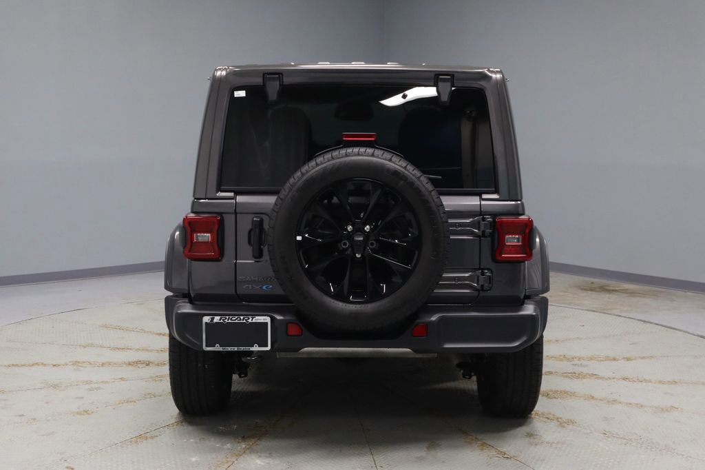 Used 2025 Jeep Wrangler Unlimited Sahara AWD/4WD image 4