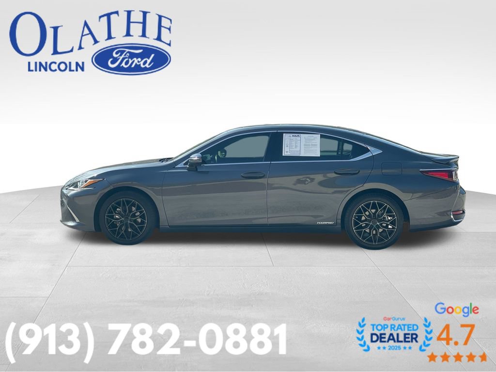 Used 2022 Lexus ES 300h w/ Accessory Package 2 FWD image 2