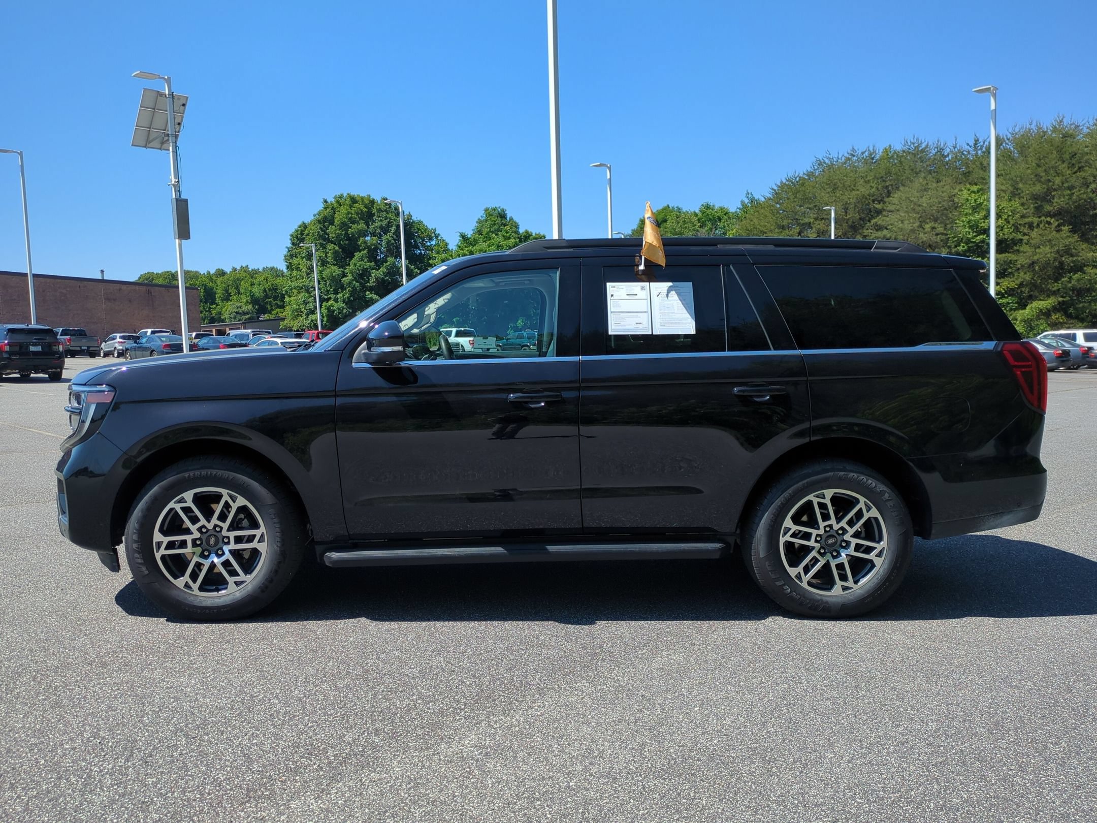 Certified 2025 Ford Expedition Active RWD image 7