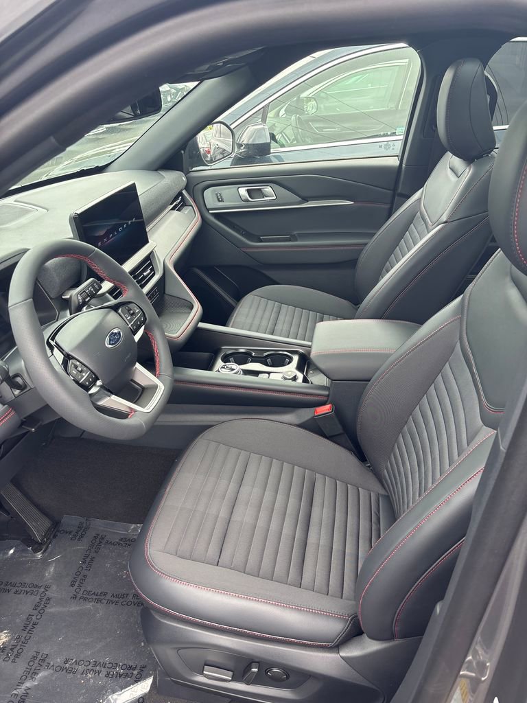 Certified 2026 Ford Explorer ST-Line w/ ST-Line Street Pack AWD/4WD image 3