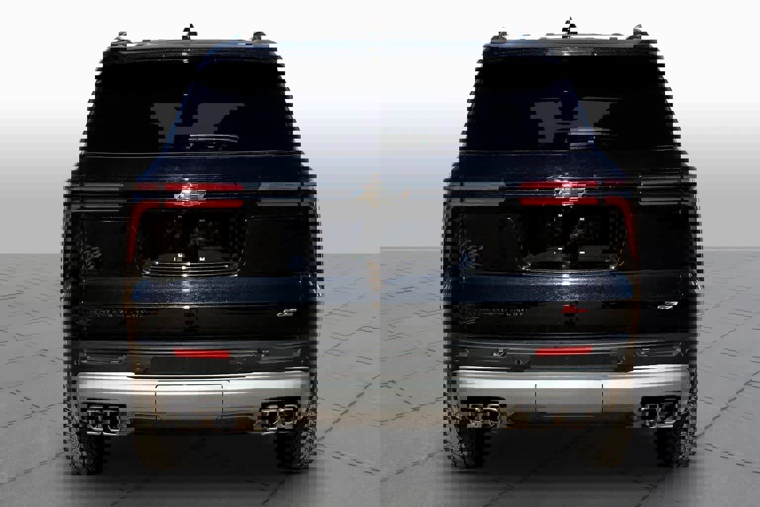 Used 2024 Chevrolet Traverse Z71 w/ Enhanced Driving Package image 2