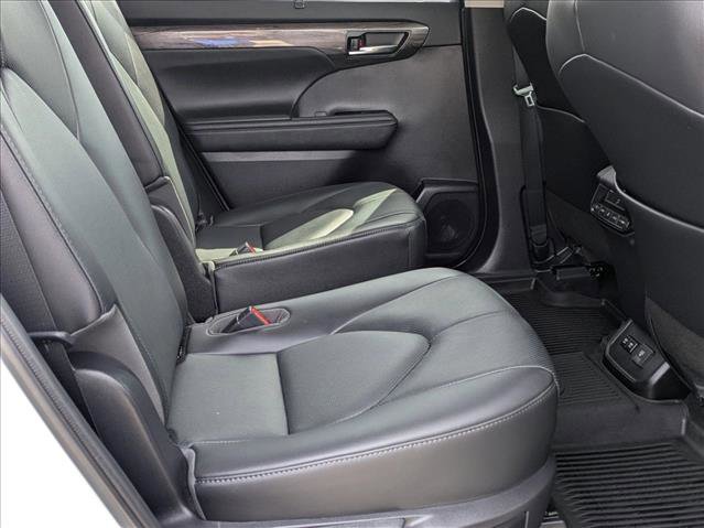Used 2020 Toyota Highlander Limited FWD image 19