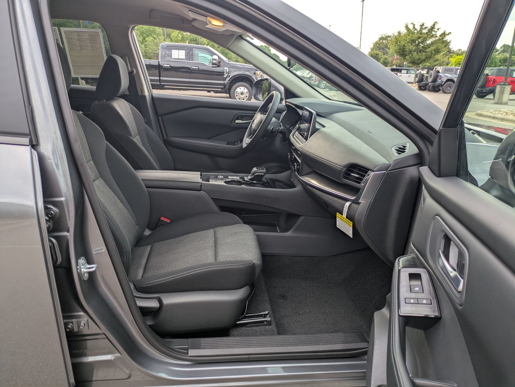Used 2026 Nissan Rogue SV FWD image 36
