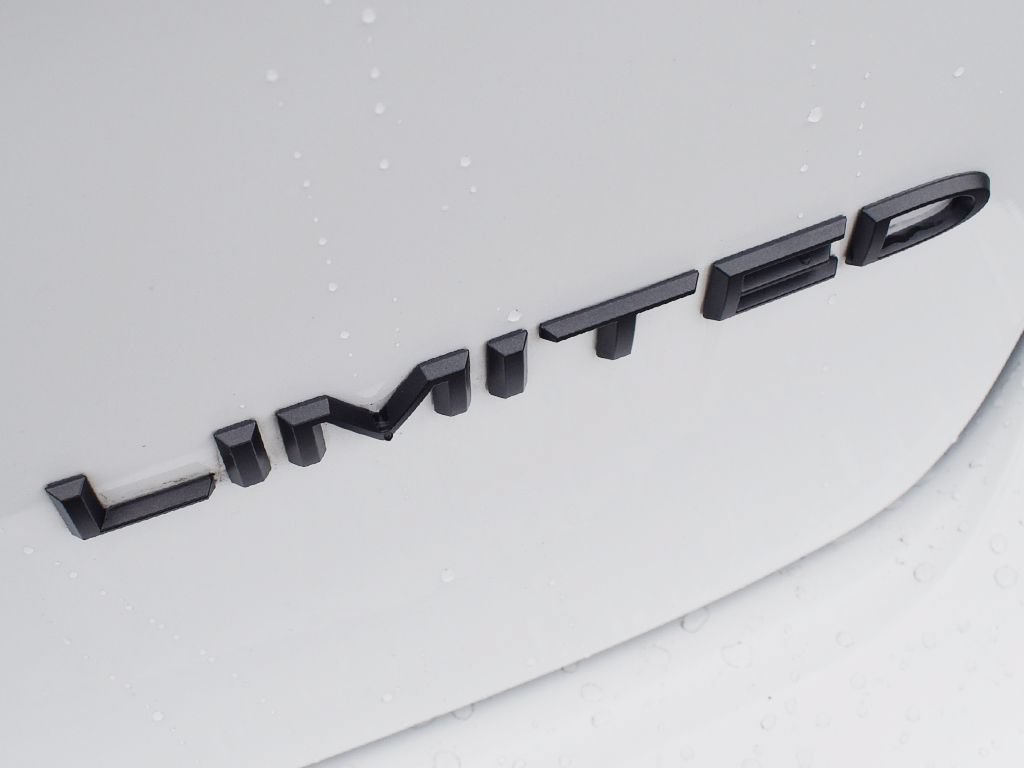 Used 2025 Chrysler Pacifica Limited FWD image 19