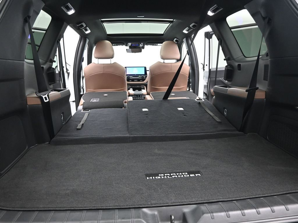 Used 2024 Toyota Grand Highlander AWD Hybrid image 24