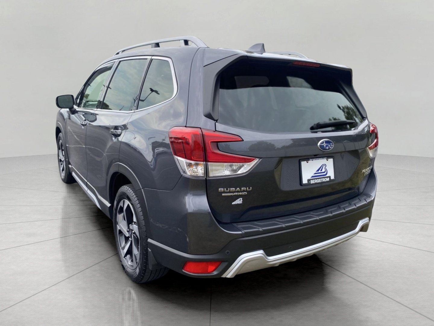 Used 2023 Subaru Forester Touring w/ Popular Package #2 AWD/4WD image 8