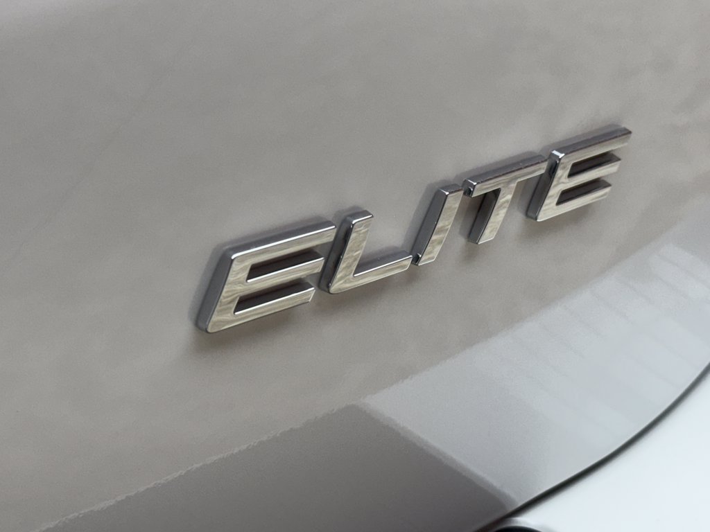 Used 2023 Honda Odyssey Elite image 5