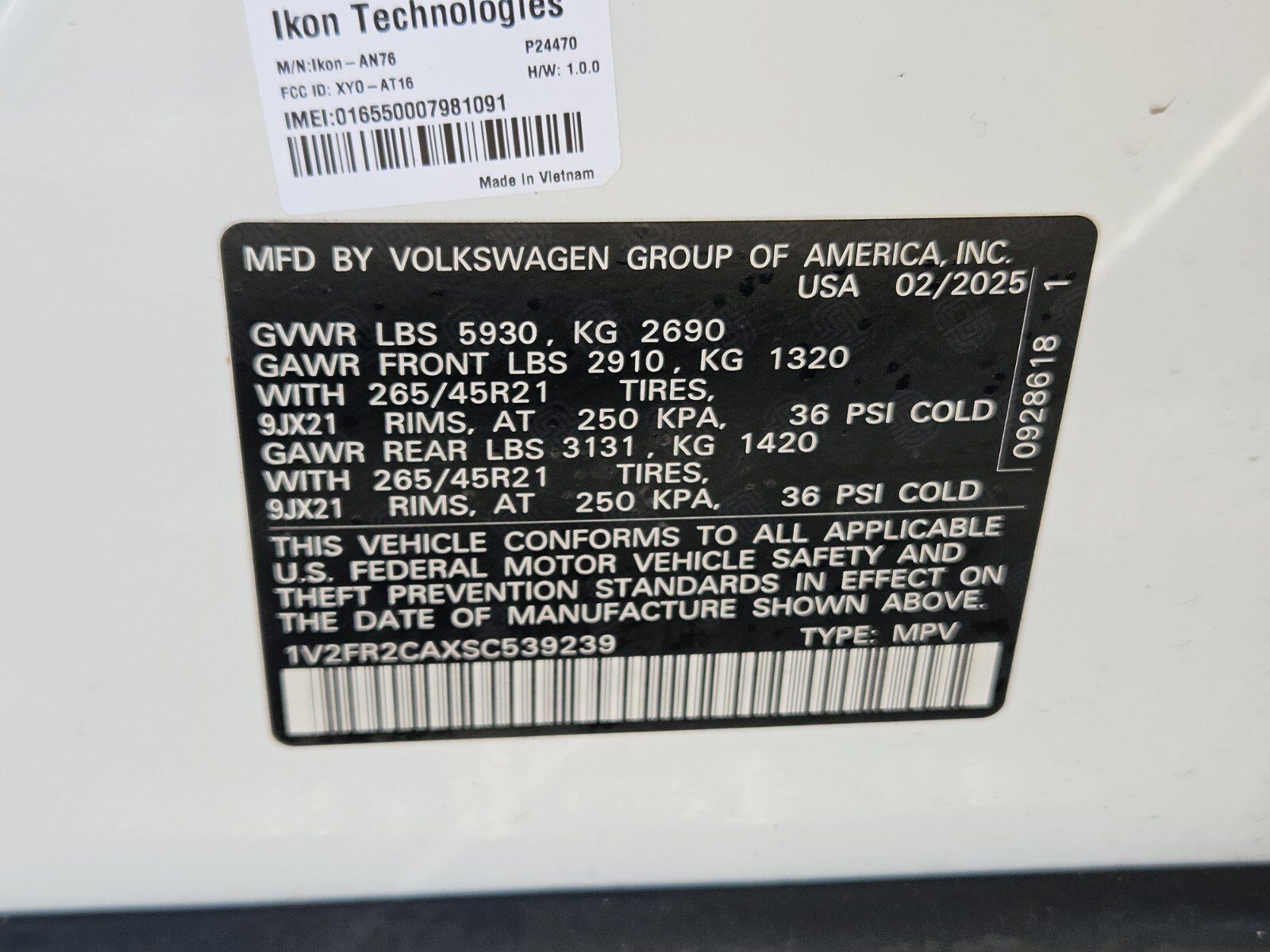 Used 2025 Volkswagen Atlas SEL Premium R-Line image 34