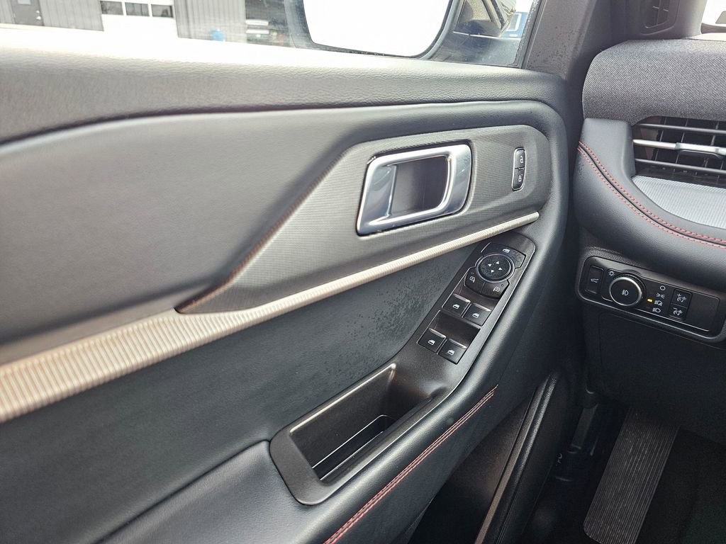 Certified 2025 Ford Explorer ST-Line AWD/4WD image 32