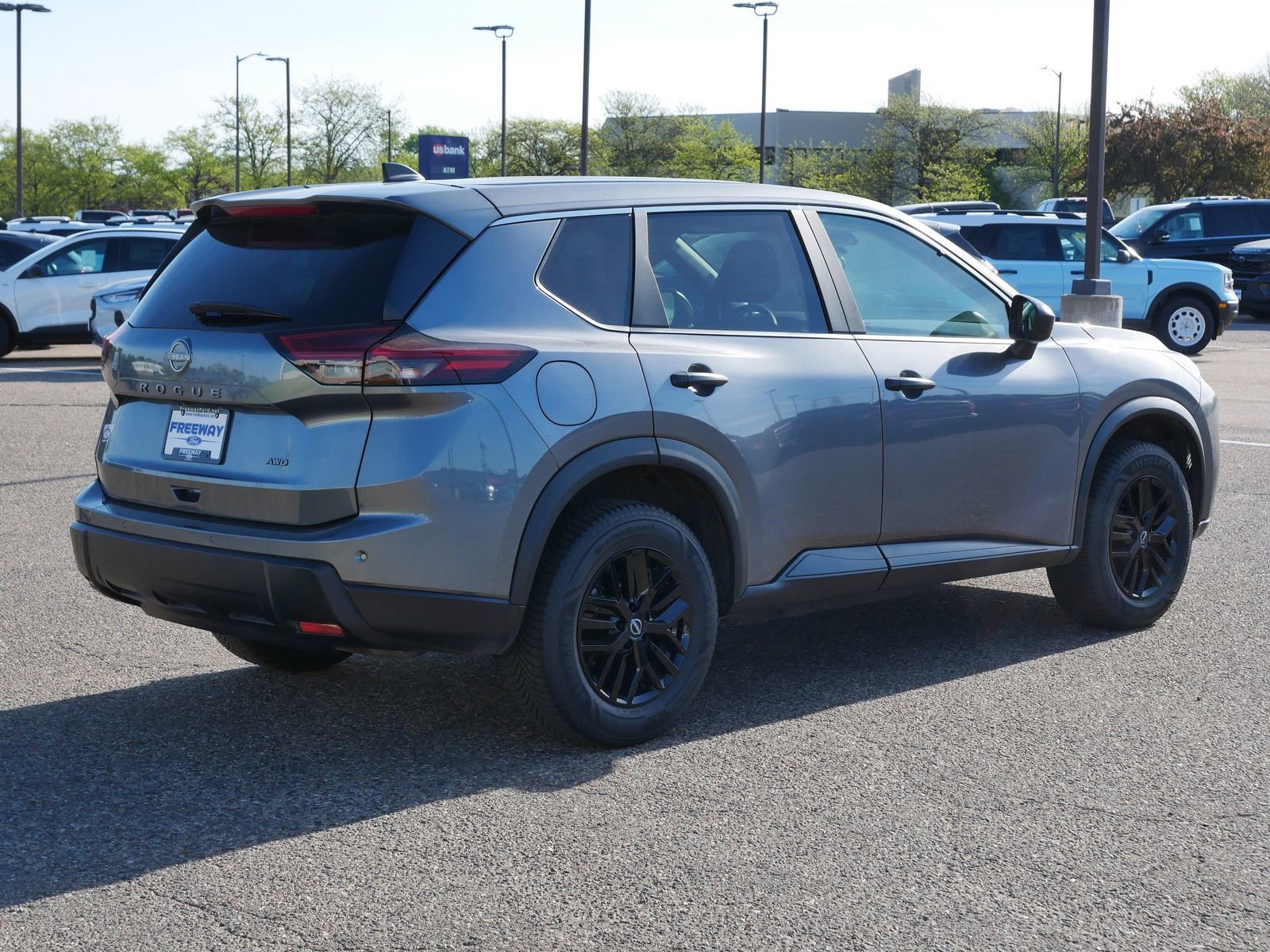 Used 2024 Nissan Rogue S AWD/4WD image 6