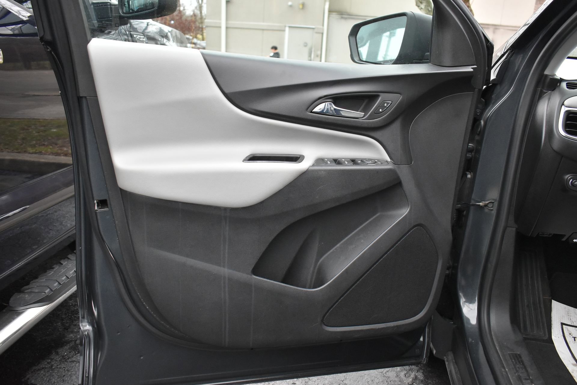 Used 2020 Chevrolet Equinox LS image 11