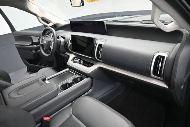 Certified 2025 Ford Expedition Active AWD/4WD image 29