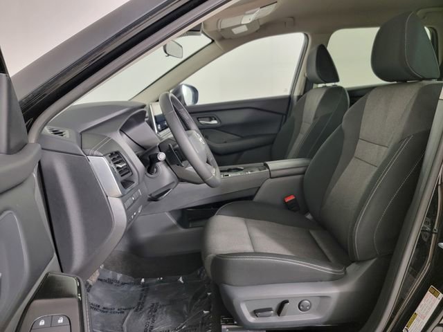Used 2026 Nissan Rogue SV FWD image 13