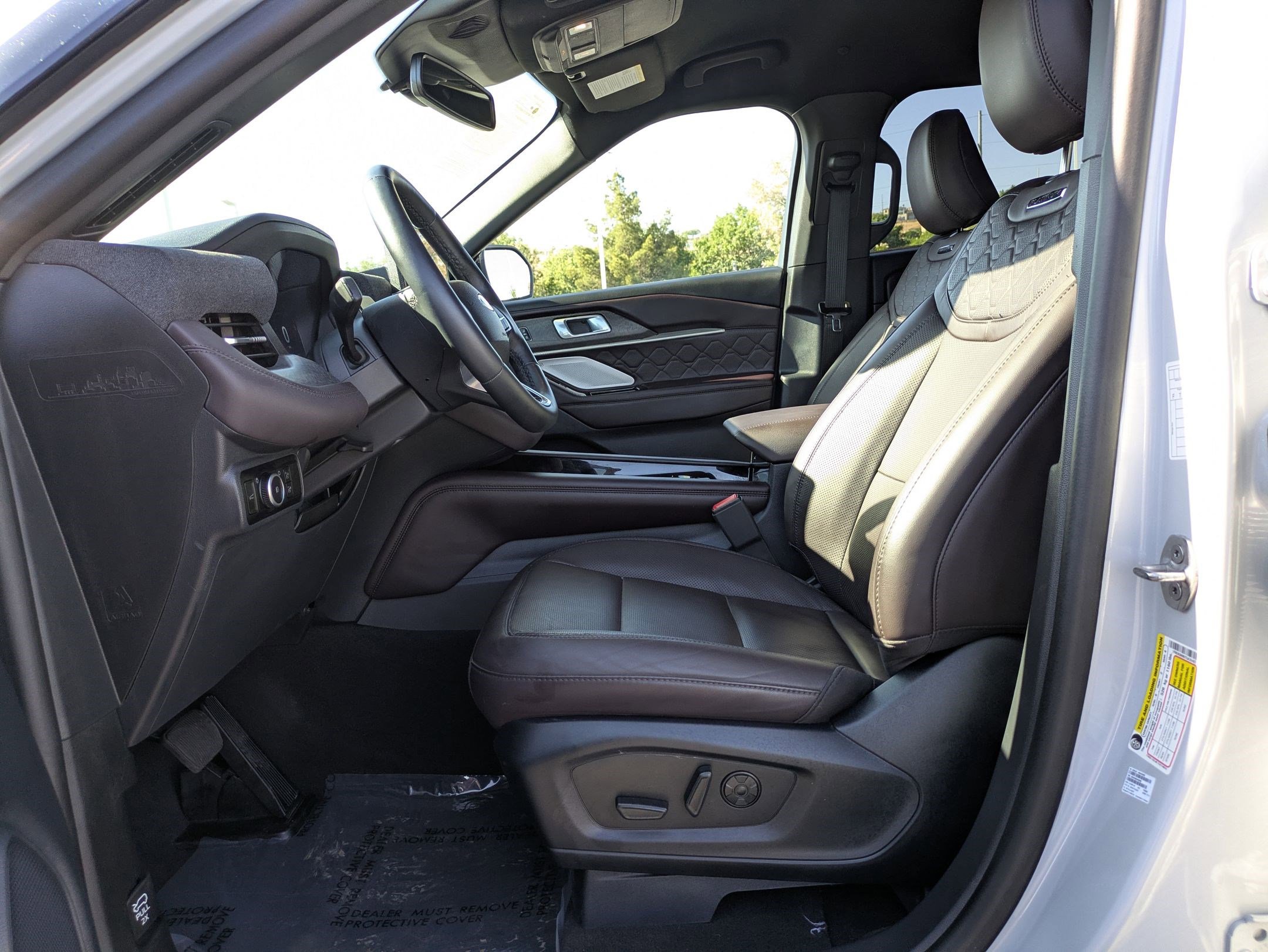 Certified 2026 Ford Explorer Platinum w/ LUX Leather Package AWD/4WD image 17
