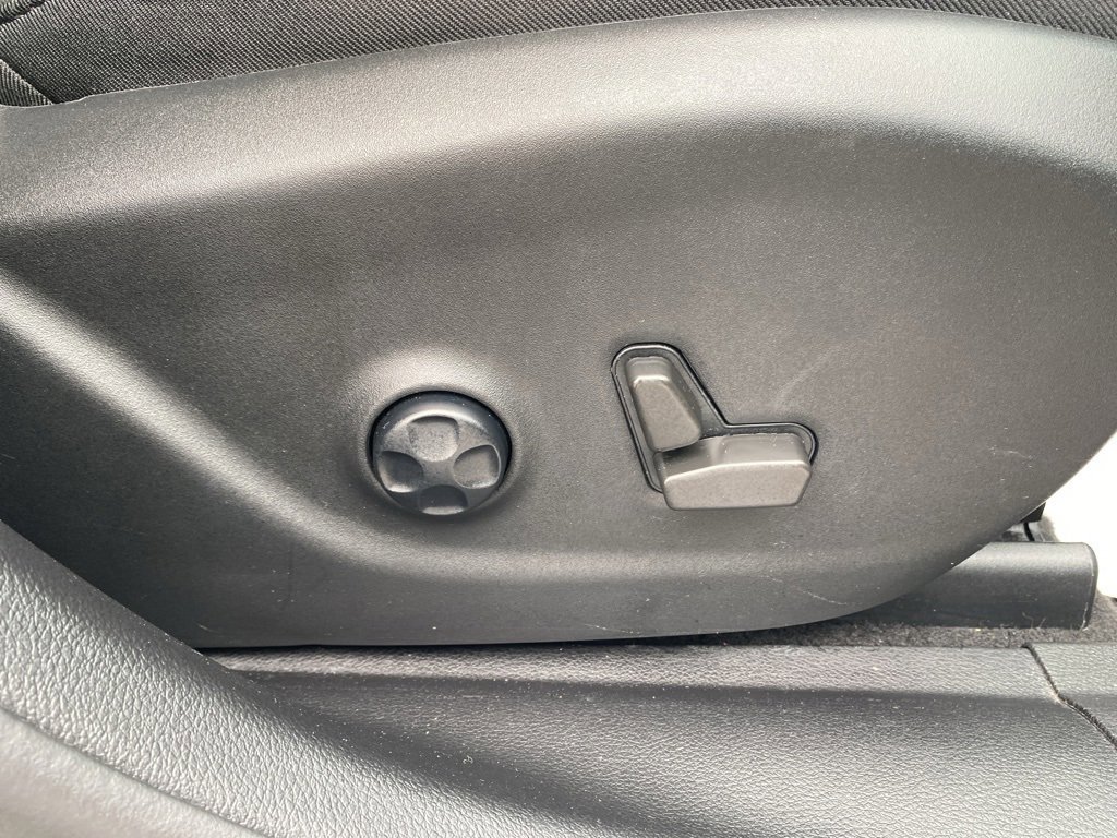 Used 2021 Jeep Cherokee Latitude Lux w/ Comfort/Convenience Group image 12