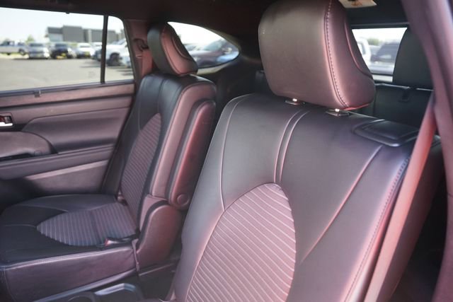 Used 2022 Toyota Highlander XSE AWD/4WD image 14