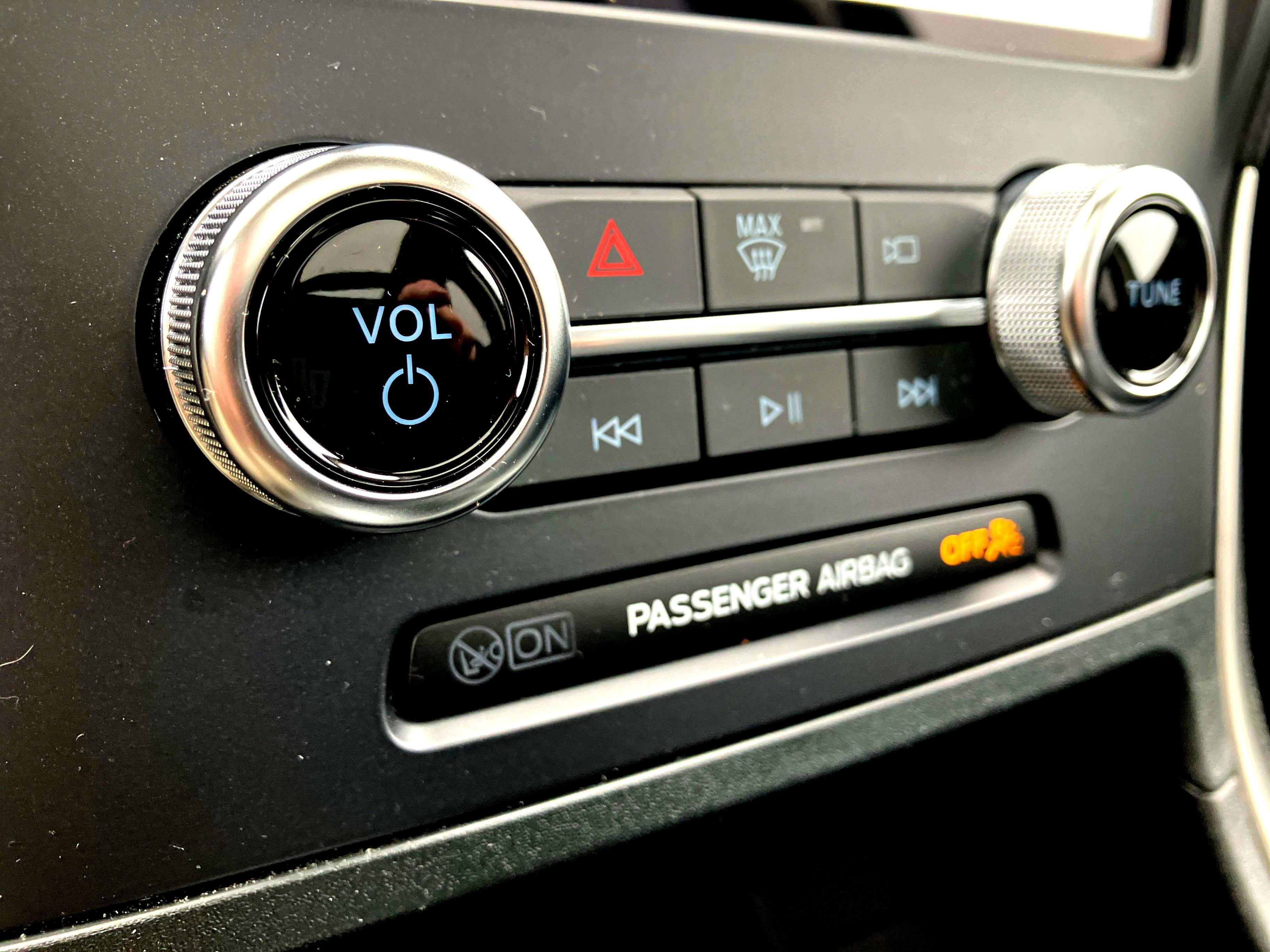 Certified 2024 Ford Edge SEL w/ Convenience Package image 30