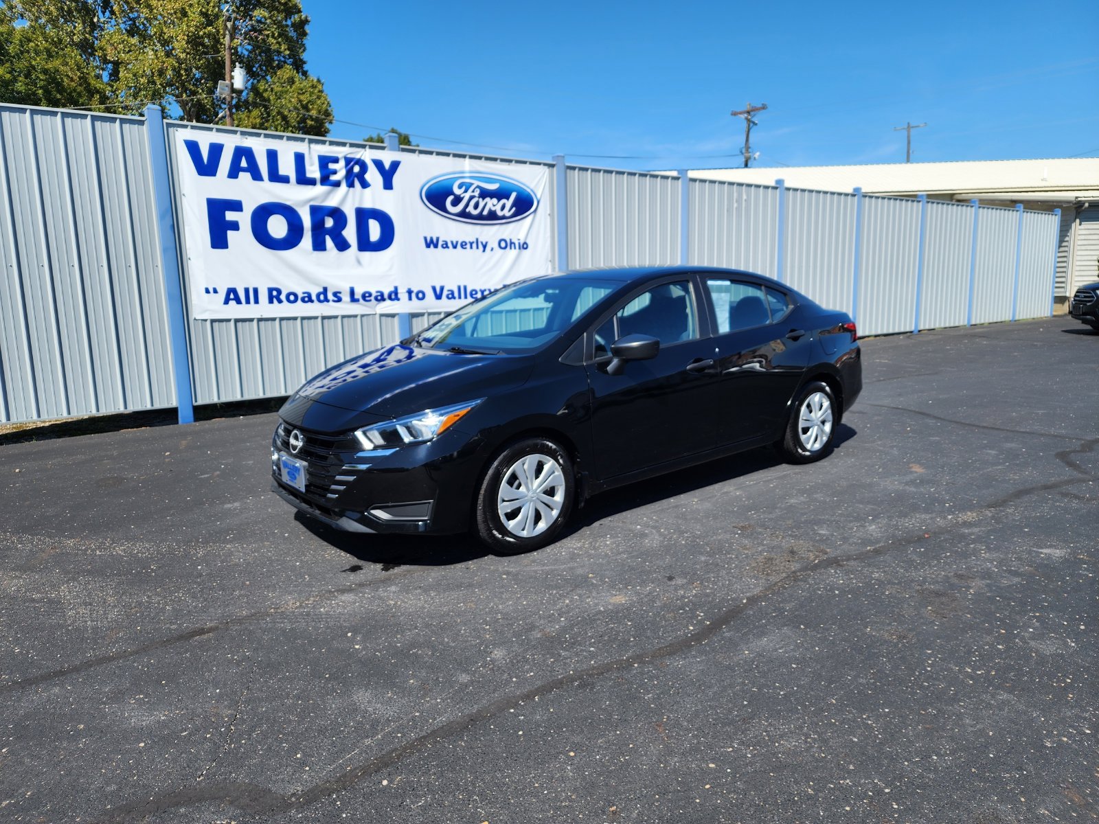Used 2024 Nissan Versa S w/ Trunk Package FWD image 1
