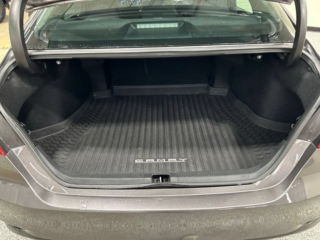Used 2018 Toyota Camry LE FWD image 18
