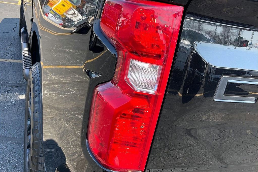 Used 2024 Chevrolet Silverado 1500 Custom w/ Turbomax Blackout Package image 26