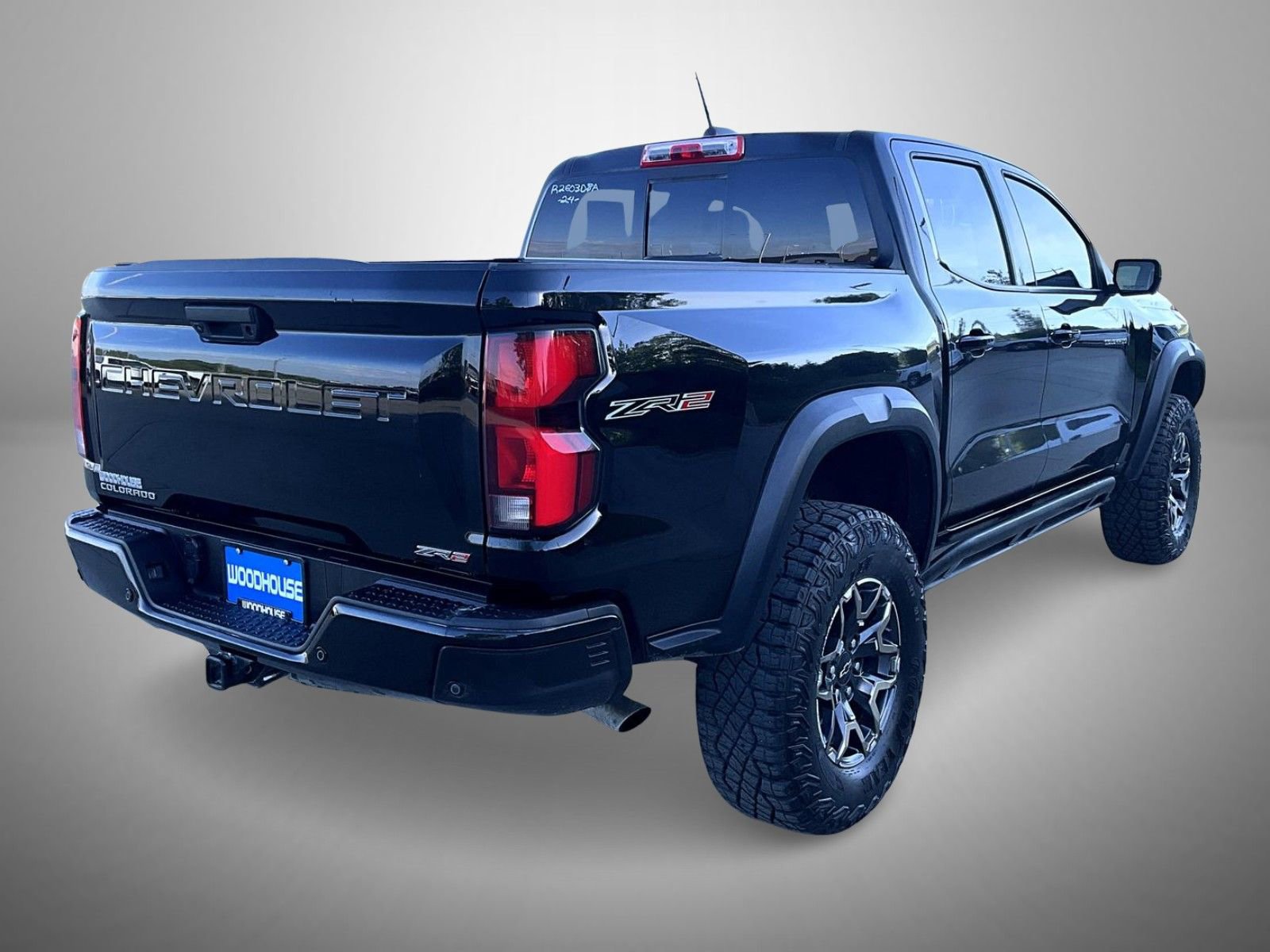 Used 2024 Chevrolet Colorado ZR2 w/ Technology Package AWD/4WD image 5