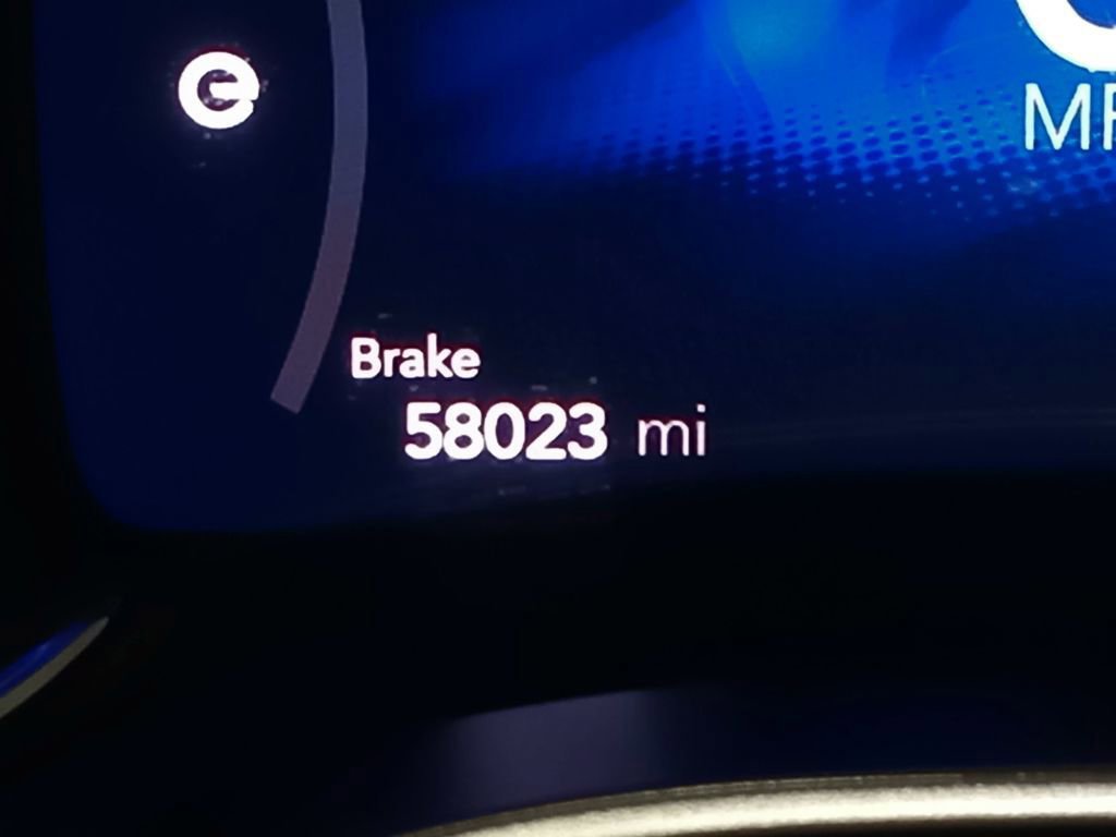 Used 2024 Chrysler Pacifica Select image 19