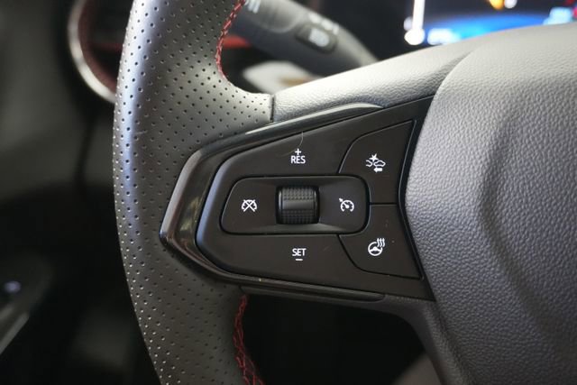 Used 2025 Chevrolet Trax RS w/ Driver Confidence Package FWD image 14