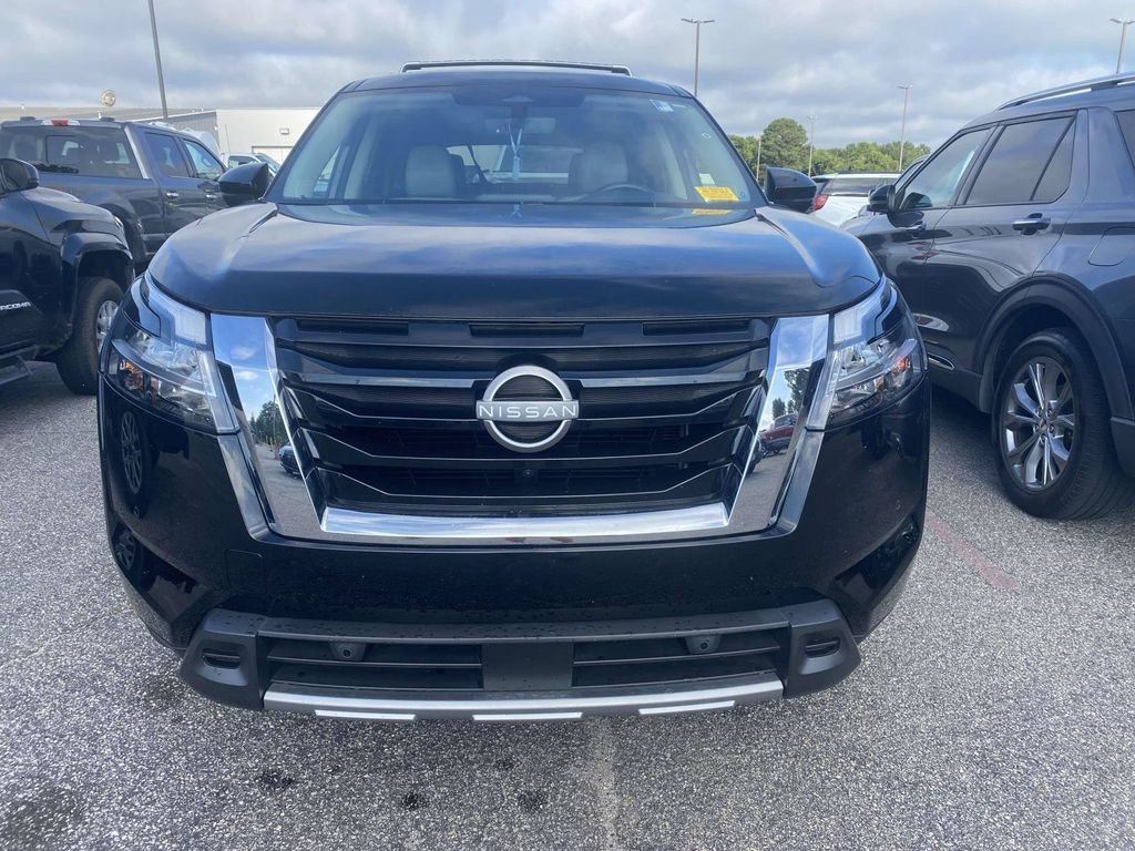 Used 2023 Nissan Pathfinder SL w/ SL Premium Package FWD image 2
