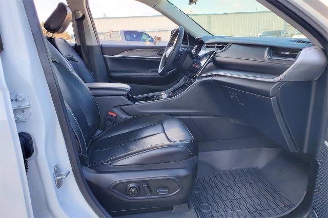 Used 2023 Jeep Grand Cherokee L Limited w/ Luxury Tech Group II image 22