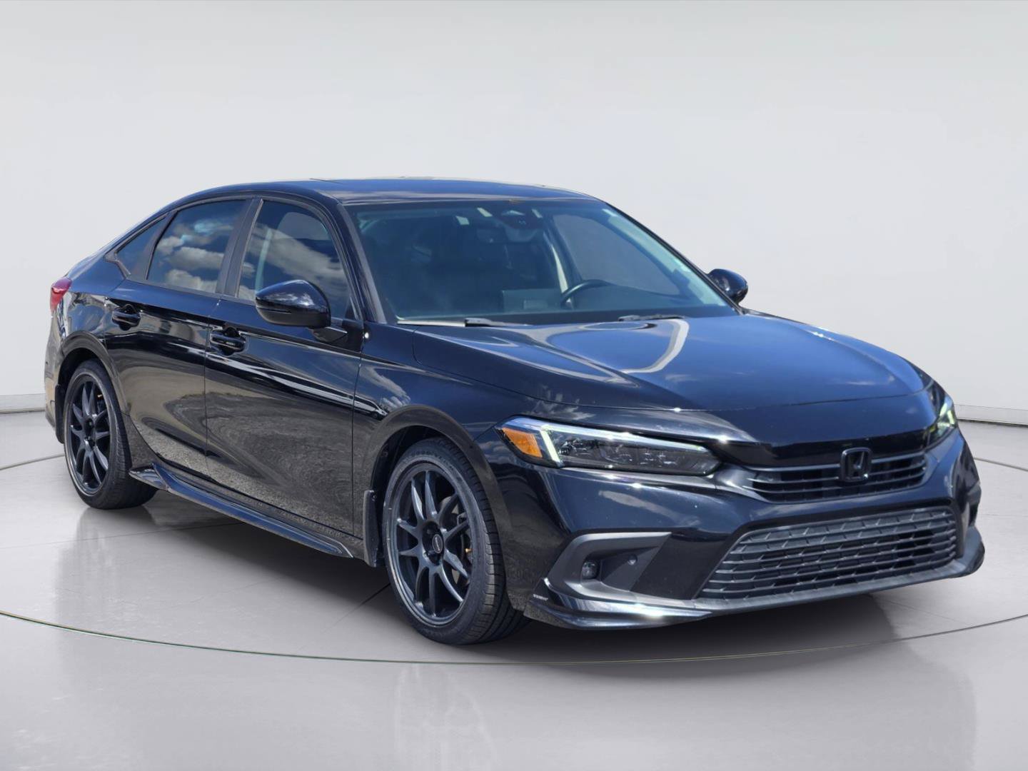 Used 2022 Honda Civic Touring image 3