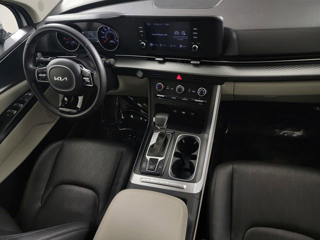 Used 2023 Kia Carnival LX FWD image 32