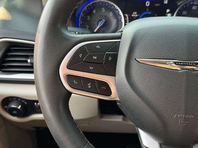 Used 2023 Chrysler Pacifica Touring-L FWD image 28
