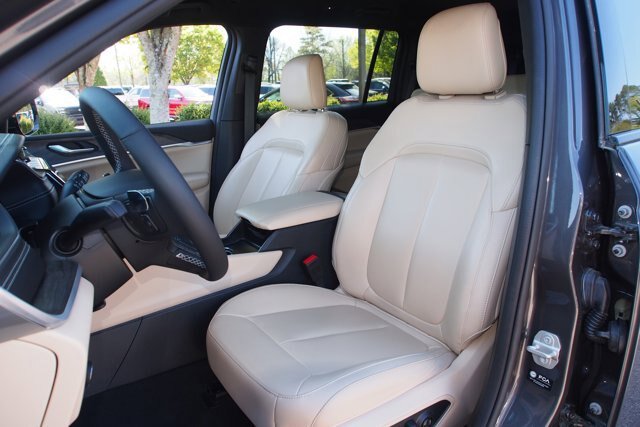 Used 2024 Jeep Grand Cherokee L Limited w/ Black Appearance Package AWD/4WD image 20