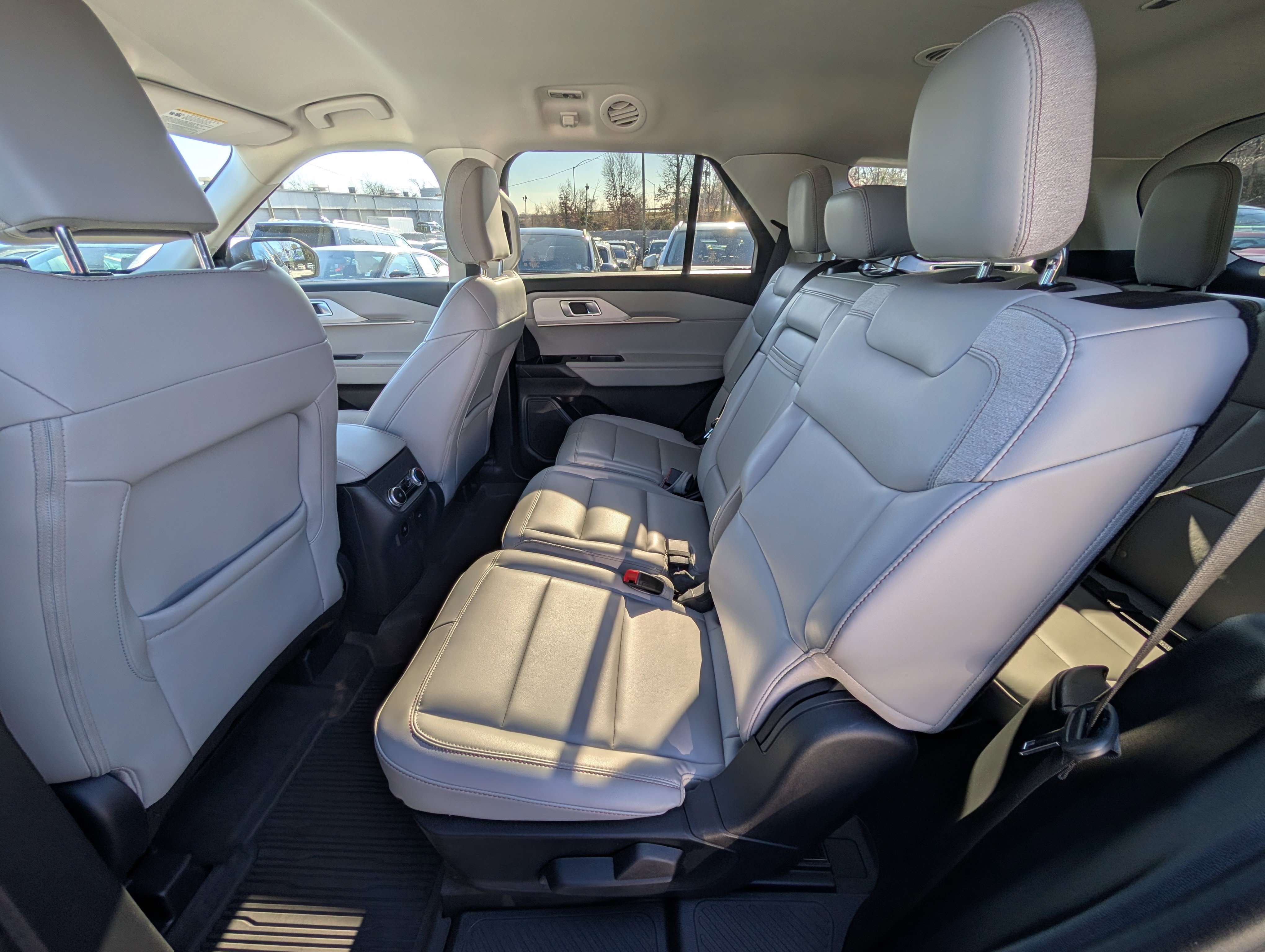Certified 2025 Ford Explorer Active w/ Active Comfort Package image 18