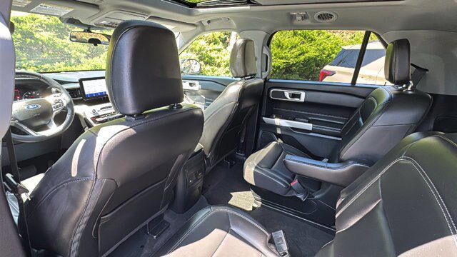 Certified 2022 Ford Explorer XLT w/ Equipment Group 202A AWD/4WD image 30