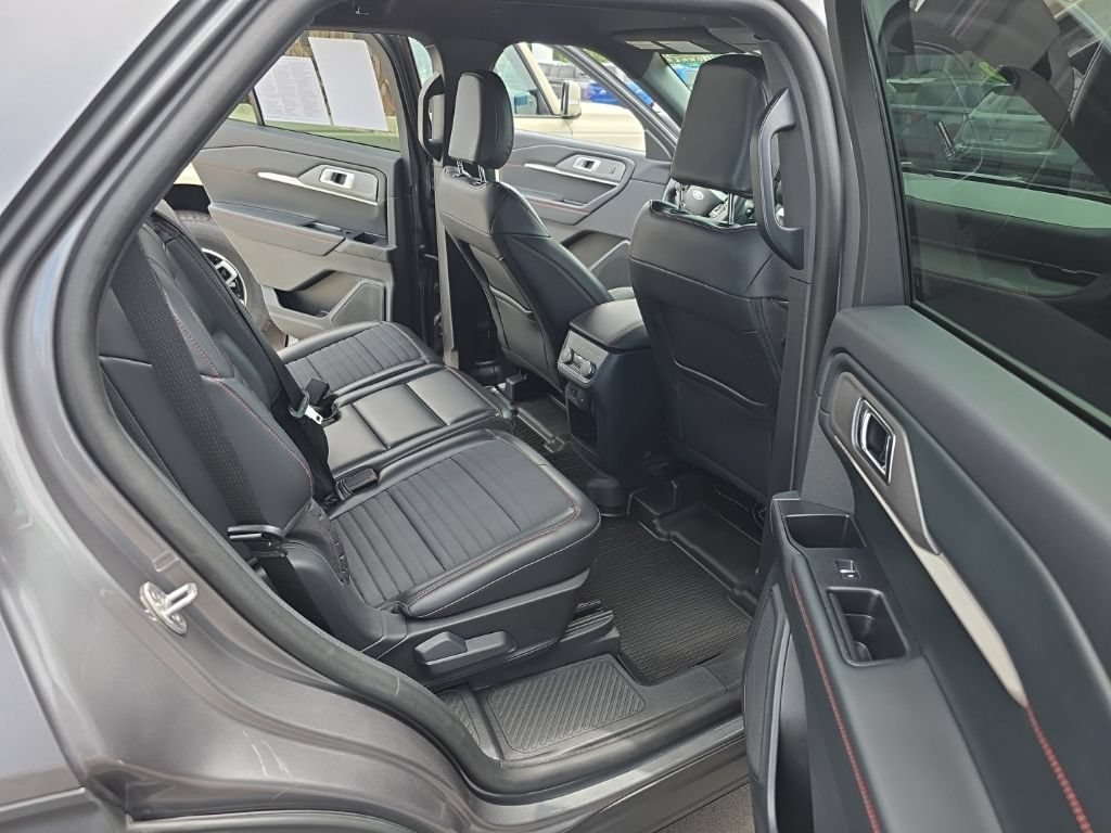 Certified 2025 Ford Explorer ST-Line w/ ST-Line Street Pack AWD/4WD image 11