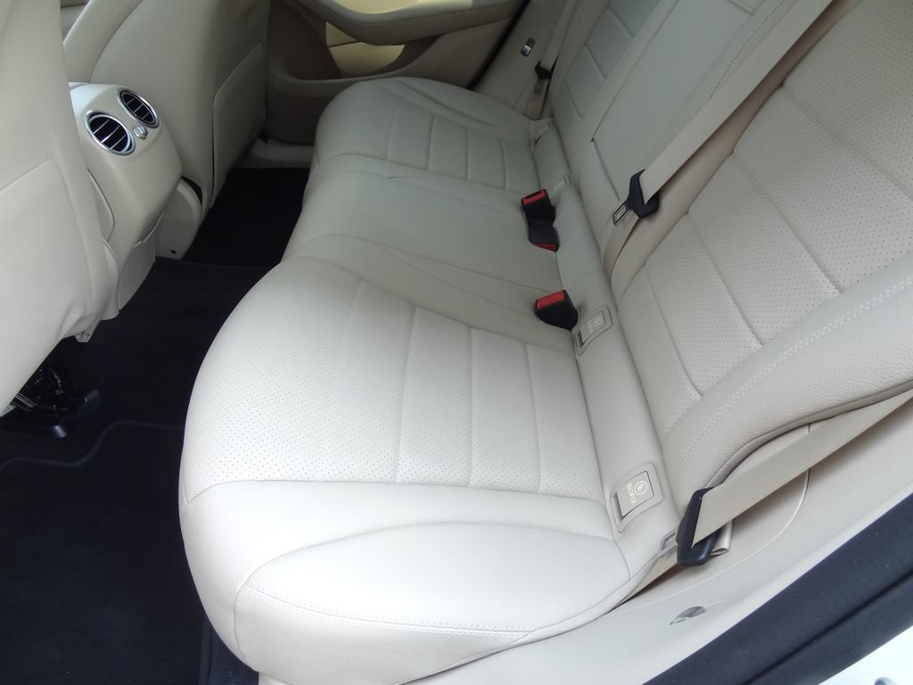 Used 2017 Mercedes-Benz GLC 300 4MATIC image 8