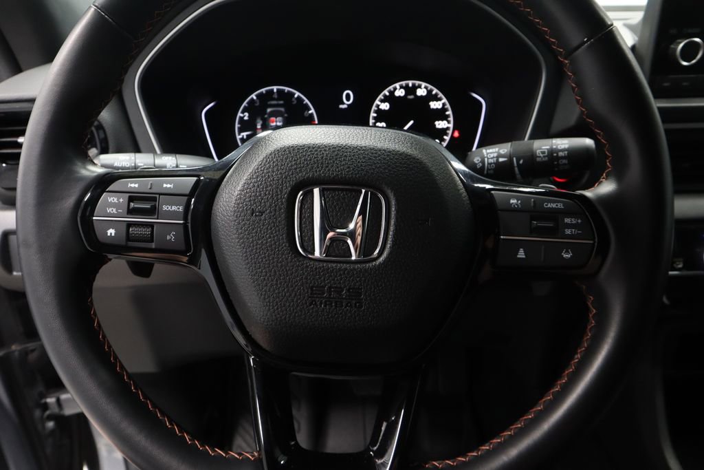 Used 2025 Honda Pilot Sport image 32