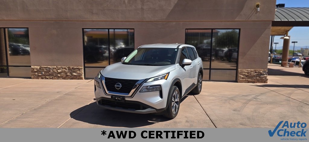 Used 2023 Nissan Rogue SV image 2