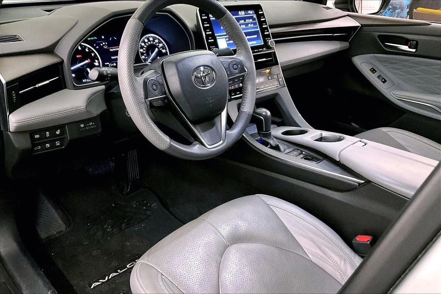 Used 2022 Toyota Avalon Limited w/ Advanced Safety Package image 12