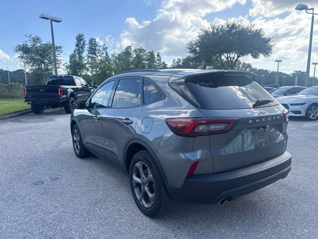 Certified 2025 Ford Escape ST-Line Select AWD/4WD image 4