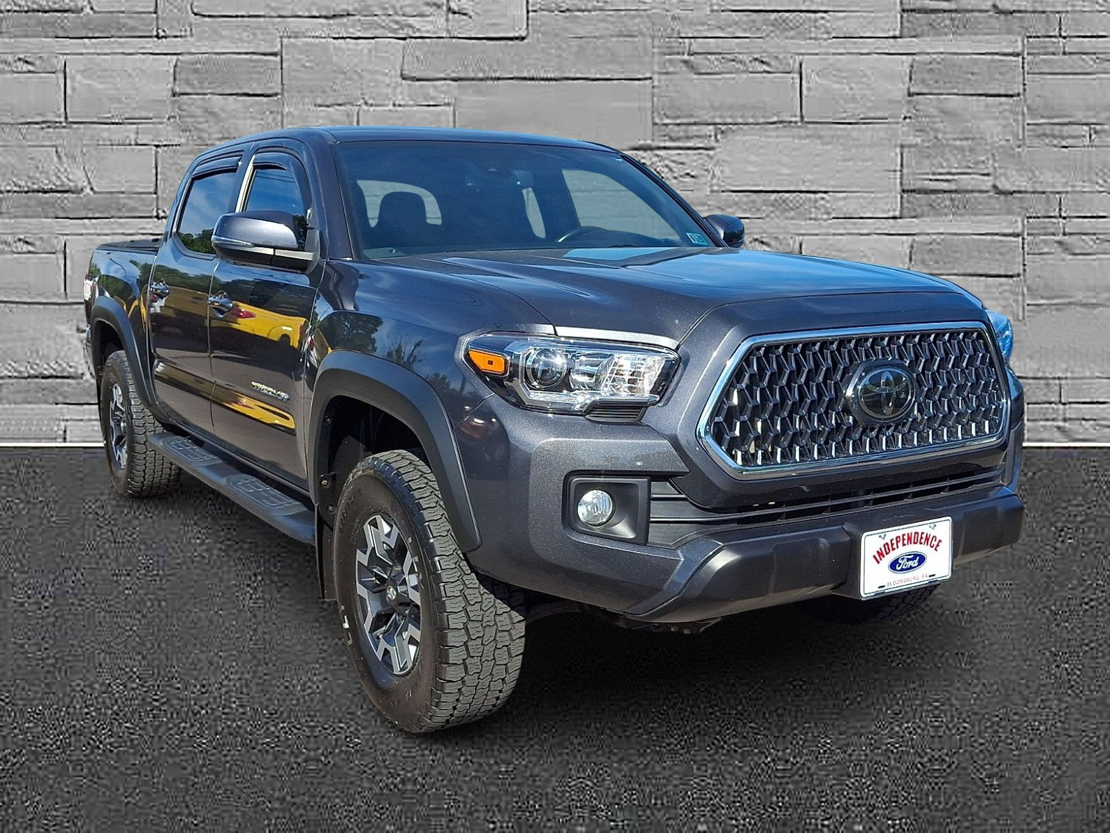 Used 2018 Toyota Tacoma TRD Off-Road AWD/4WD image 2