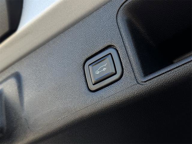 Used 2022 GMC Terrain SLE w/ Driver Convenience Package image 10