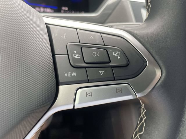 Used 2023 Volkswagen Tiguan SE w/ Panoramic Sunroof Package FWD image 22