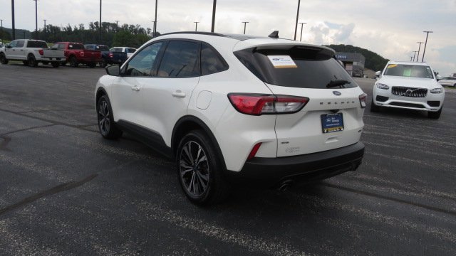 Certified 2022 Ford Escape SE w/ SE Sport Appearance Package image 3